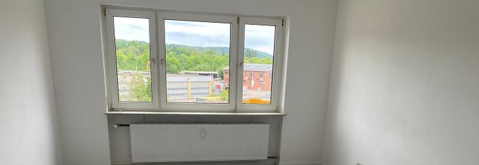 Відремонтована світла 3-кімнатна квартира з балконом – Wohnzimmer