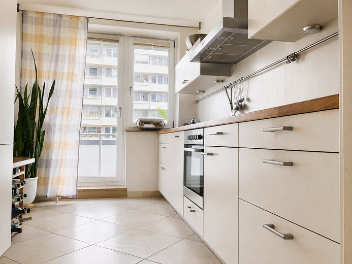 Großzügige Dachterrassenwohnung mit zusätzlichem Balkon in Haar – Premiumkünche Marke "Leicht"