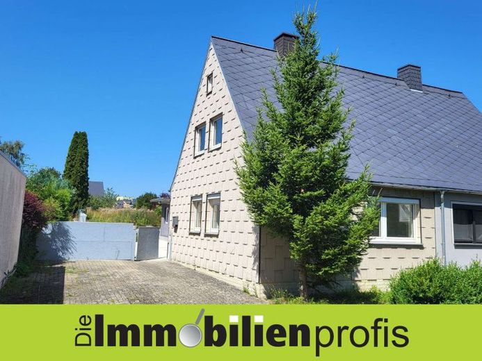 Hof: Partially renovated semi-detached house, immediately available for occupancy – Photo 1