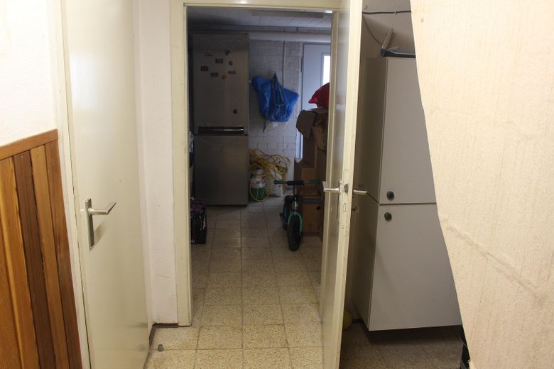 Keller-Werkstatt und Ausgang