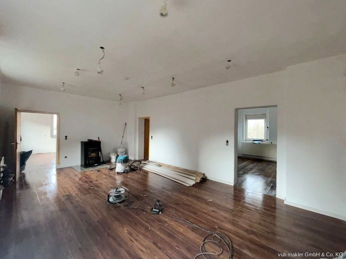 Haus mit Entwicklungsmöglichkeiten bietet  Potenzial für Investoren, Familien oder handwerklich versierte Käufer – VUB0002214-5