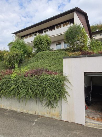Provisionsfrei: Großzügiges Einfamilienhaus in ruhiger Aussichtslage mit teilbarem Großgrundstück – Straßenansicht