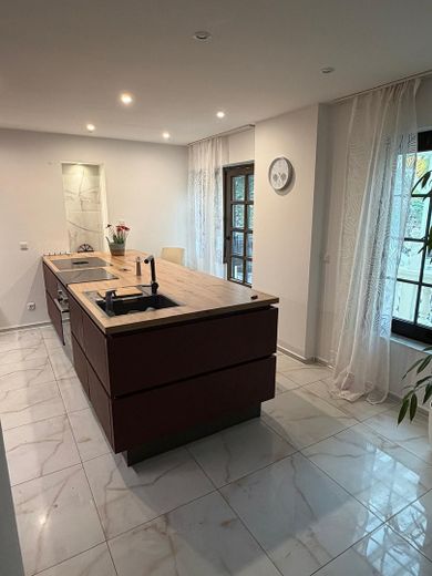 Exklusive Erdgeschossresidenz mit Haus-in-Haus Charakter – Foto 3
