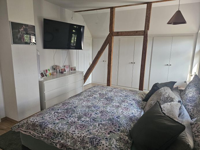 Großzügiges Haus in Alleinlage mit großem Garten – Schlafzimmer 1 OG