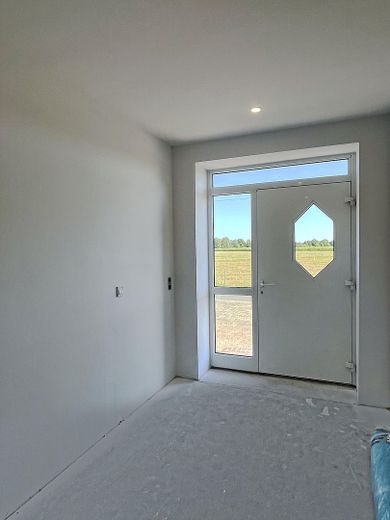Casa de campo para artesanos y aficionados a los caballos: 2 viviendas, 670 m² de superficie útil – Eingang Wohnung