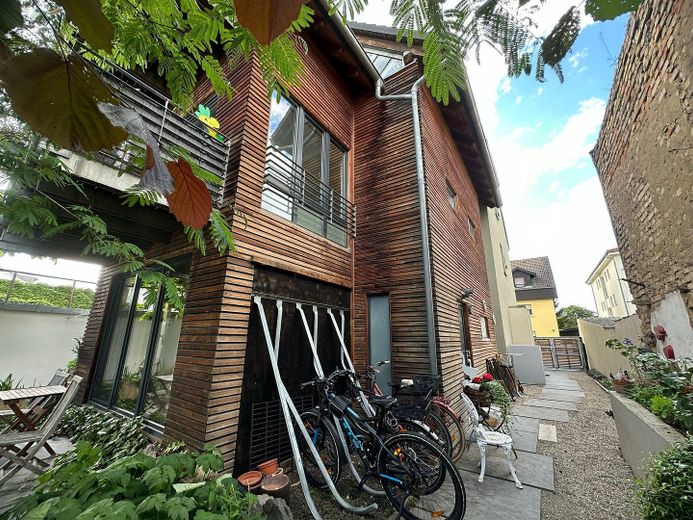 Moderne 4,5 Zimmer Wohnung in Brühl -PROVISIONSFREI- – Hauseingangsbereich