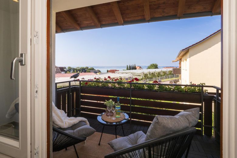 شقة بانورامية مفروشة في ميرسبورغ – إقامة طويلة مع إطلالة بعيدة على بحيرة بودنزي – Balkon mit AUssicht