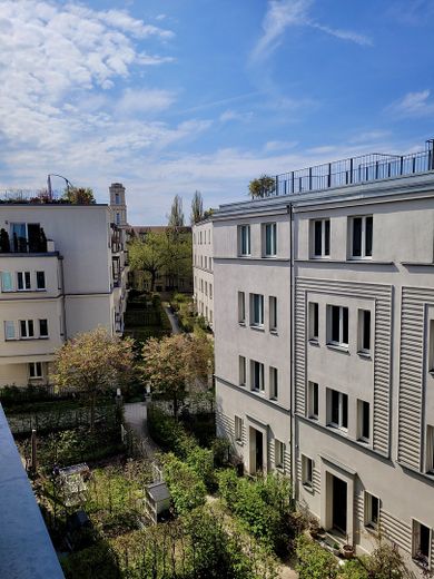 Modernes Townhouse im historischen Herzen von Potsdam mit Terrasse & TG-Stellplatz – Ausblick Garnisonskirche S/W