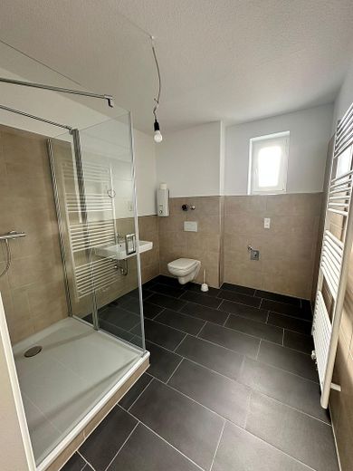 Prima occupazione dopo ristrutturazione completa – 133 m² | 3,5 locali | Posizione privilegiata sul Kaiserwall – Badezimmer