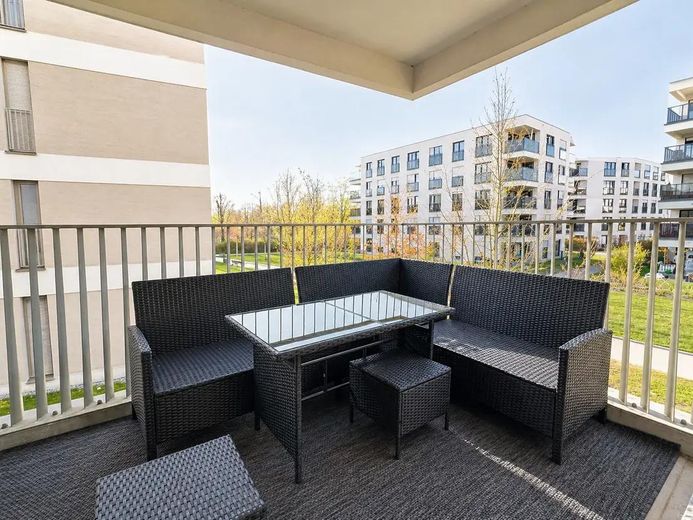 Neuwertige 3-Zimmer-Wohnung mit Balkon, zwei Bädern & TG-Stellplatz – Terrasse / Balkon / Loggia