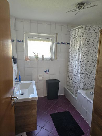 Maison mitoyenne centrale exclusive avec piscine et climatisation – Badezimmer