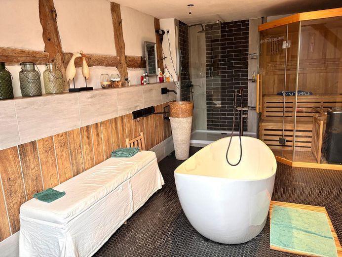 mit Charme, Garten & Wasserspiel – 160 m² - 105 qm Dachboden – Vollbad mit Sauna Etage 2
