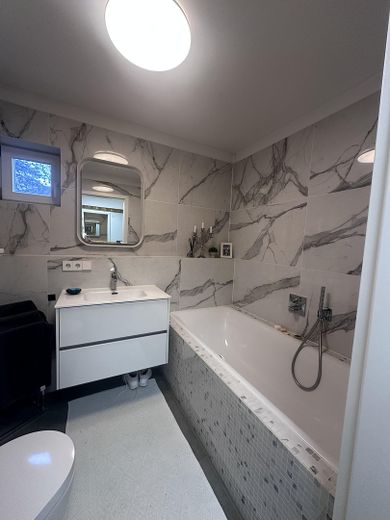 Badezimmer mit XXL Badewanne