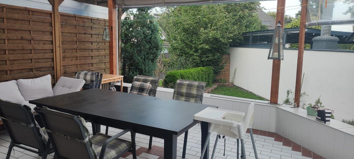 Casa a schiera di testa con camino e moderno impianto di riscaldamento ibrido a gas a Berlino-Rudow – Terrasse