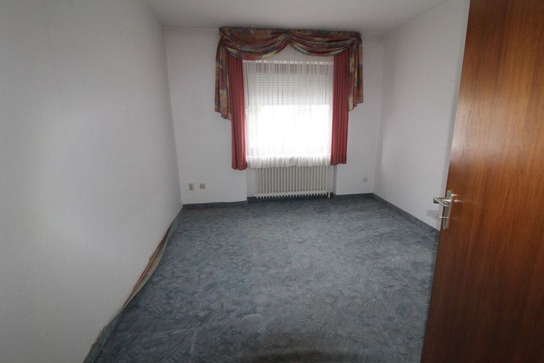 Charmanter, individueller Walmdach Bungalow mit Vollkeller, ruhigem, idyllischem Grundstück &amp; Garage – 12 - Schlafzimmer 3