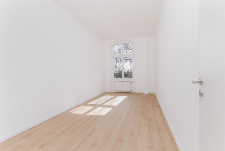 Helle, sanierte 2-Zimmer-Wohnung mit Balkon – Schlafen 1