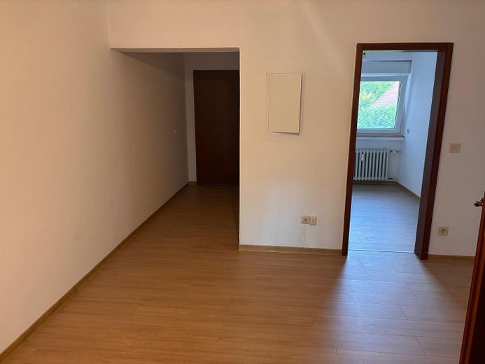 3 Zimmer Wohnung in zentraler Lage – Flur vom Wohnzimmer