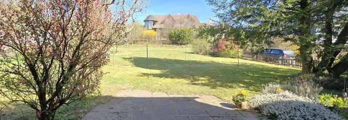 Blick vom Eingang in den Garten