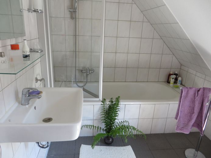 Repräsentatives Architektenhaus zum Verlieben – Bad OG, Osten