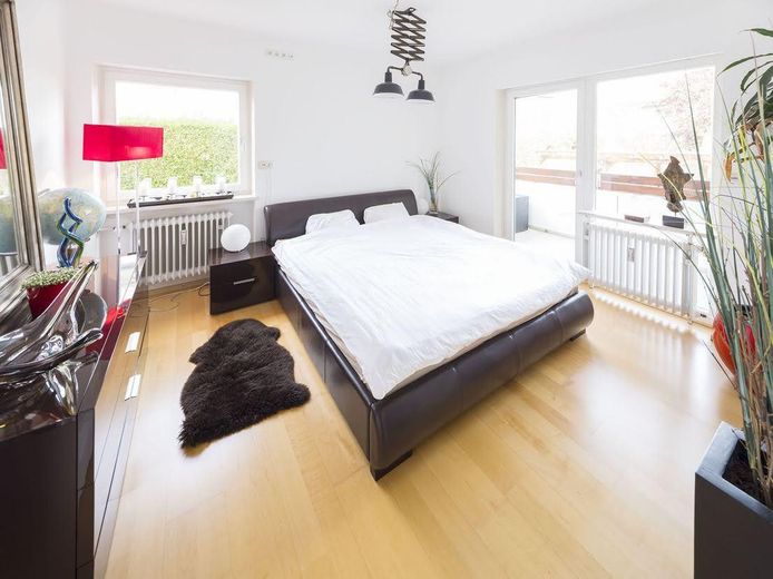 Schlafzimmer mit Ost-Terrasse