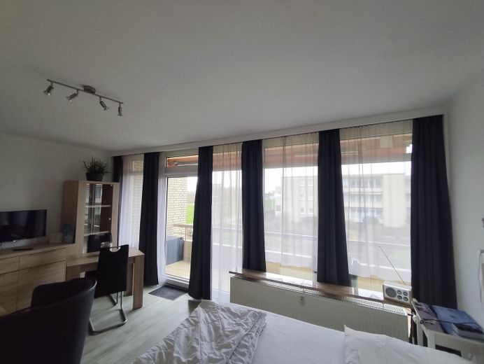 Gleich hinter dem Deich am neuen Dünenpark, 1 Zimmerwohnung – Fensterfront zum Balkon