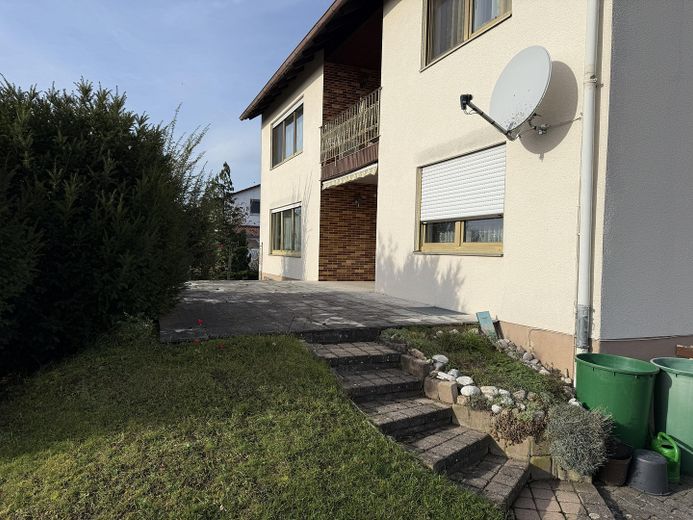 Großzügiges 2-/3- Familienhaus in ruhiger Lage mit flexiblen Nutzungsmöglichkeiten – Ansicht Gartenseite