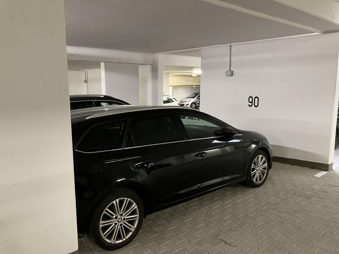 Neuwertige 4-Zimmer-Wohnung am Georgenberg | 2 TG-Stellplätze | Baujahr 2021 | provisionsfrei – Tiefgaragenstellplatz 1