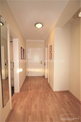 1872024 HomeCompany Dresden सुसज्जित/Furnished प्यार से सजाया गया 2-कमरों वाला अपार्टमेंट, केंद्र के पास! लिफ्ट और बालकनी, अधिकतम 3 व्यक्ति – 3abd539d166416950fb9780a23805bb30417ee57.jpg