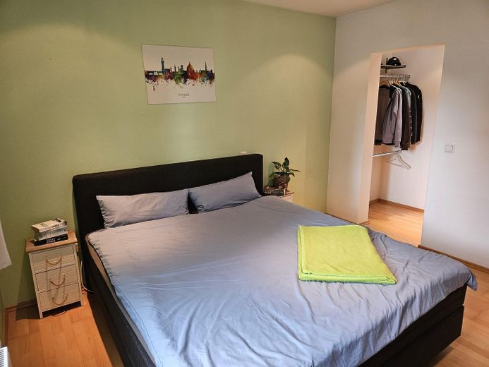 Traumhaftes Wohnen in Gerolfing – Schlafzimmer mit Ankleide