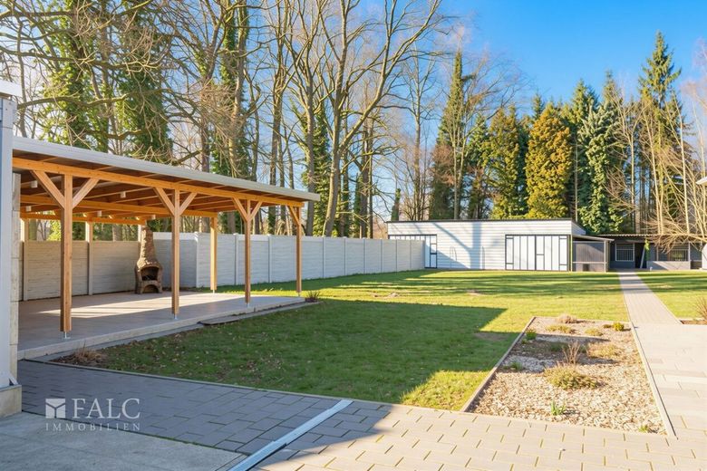 Maximale Privatsphäre auf 2.649 m² - Ihr Rückzugsort am Feldrand in Hamm-Westtünnen – Garten - (KI generiert)