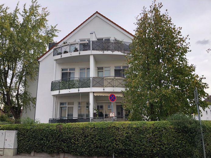 Bel appartement de 2 pièces avec balcon à Maintal-Dörnigheim – 890 € charges comprises – Außenansicht des Gebäudes  