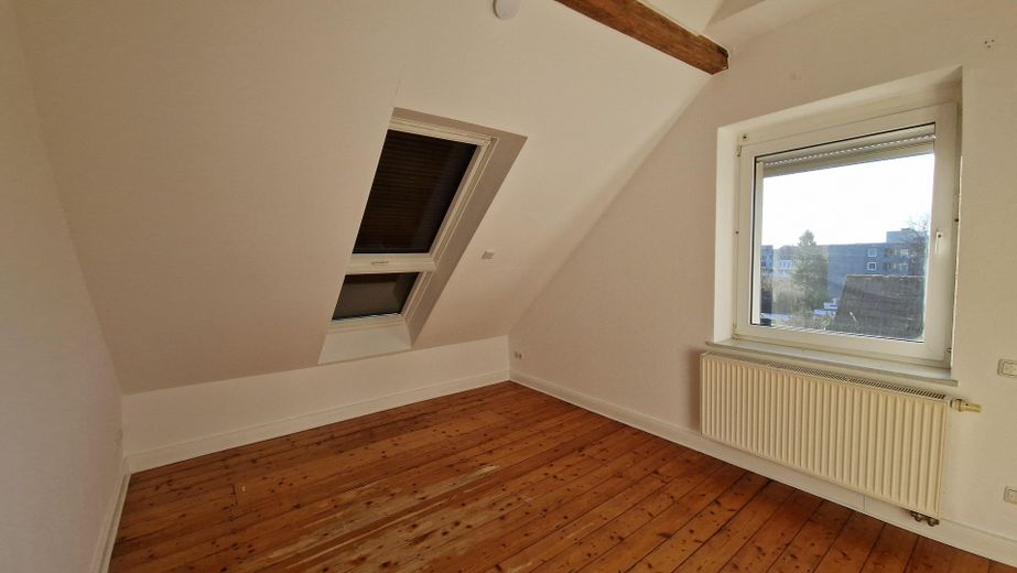 Wie ein eigenes Haus: 162,5 m² | 6 Zimmer | 600 m² Garten im Sondereigentum | 32 m² Dachterrasse – DG Schlafzimmer 3