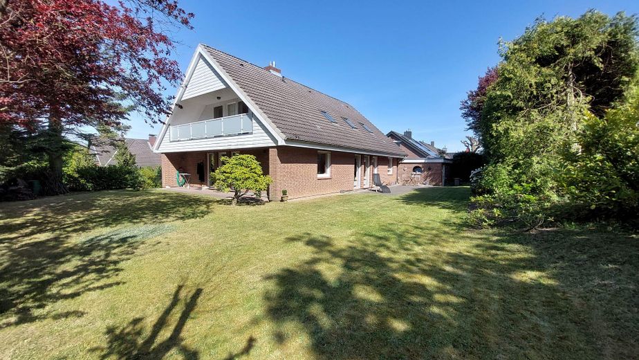 Gepflegtes Einfamilienhaus mit viel Platz in Bestlage von Scharbeutz nahe am Strand und Wald – Gartenansicht