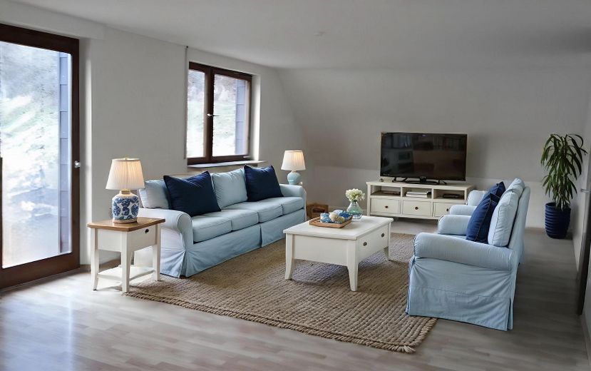 Wohnzimmer (virtuell möbliert)