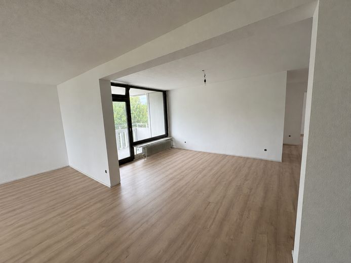 Prima occupazione dopo ristrutturazione – appartamento di 3,5 locali con cucina componibile – Essbereich