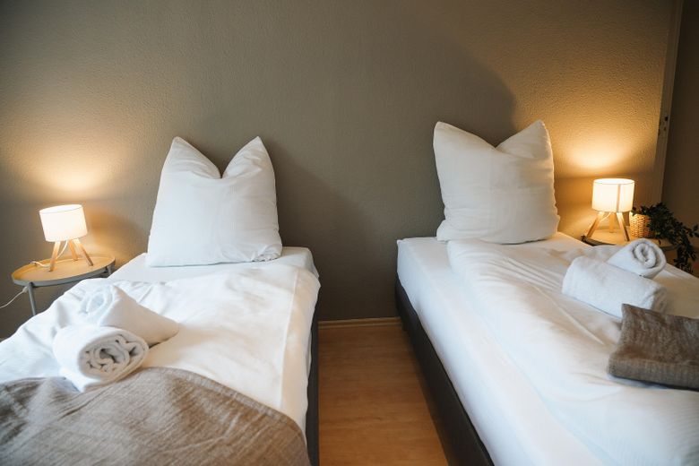 Schlafzimmer 2 / Bedroom 2