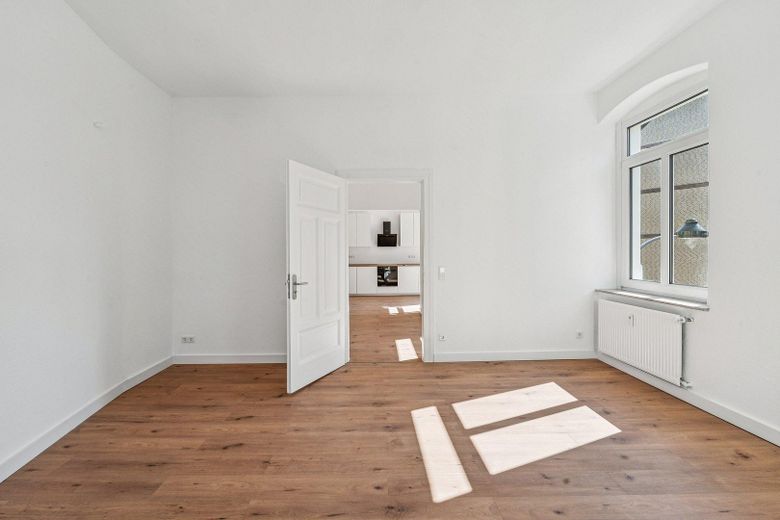 PROVISIONSFREIE renditestarke Kapitalanlage mit Aufteilungspotenzial und modernisierten Wohnungen – Wohnung 1 OG links