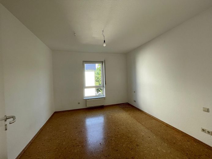 Moderne 3-Zi.-EG-Wohnung mit Blick übers Tal in Heppenheim-Kirschhausen – Schlafzimmer 2 Ansicht 1