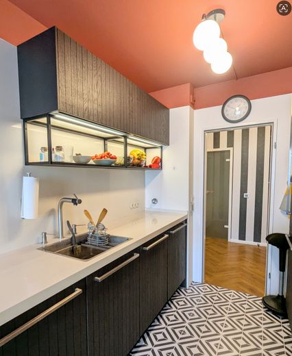 **Provisionsfrei: Komplett renovierte 4-Zi. Wohnung mit Balkon bei München (Haar)** – Küche zum Eingangsbereich