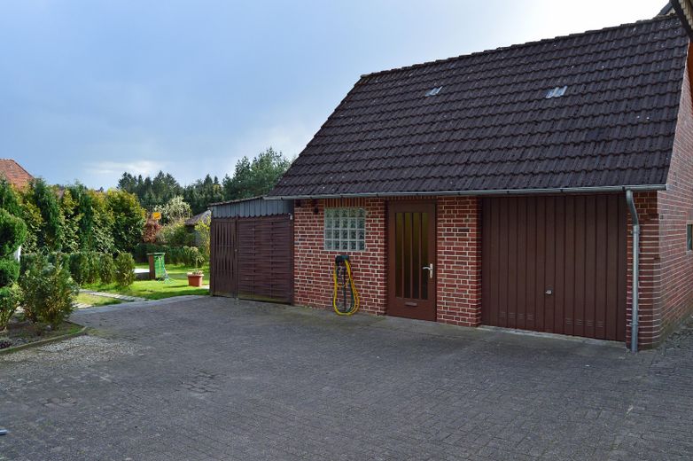 Mehrfamilienhaus provisionsfrei – 1 Einheit vermietet, 1 Einheit frei für Sie – Nebengebäude