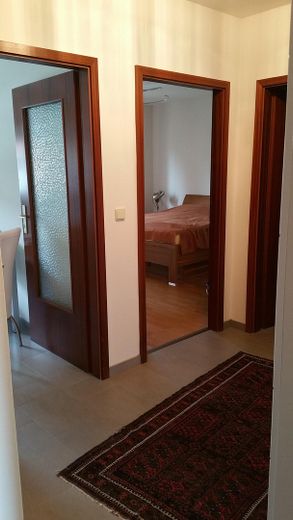 Beautiful quiet apartment directly near the lake and nature reserve – Diele