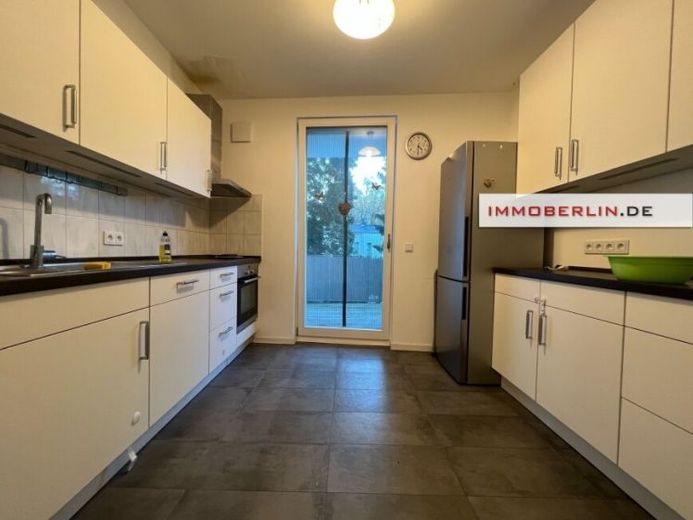 IMMOBERLIN.DE - Cómodo apartamento en una casa KfW-55 con balcón y logia cerca del centro urbano, próximo a WISTA – Foto 1