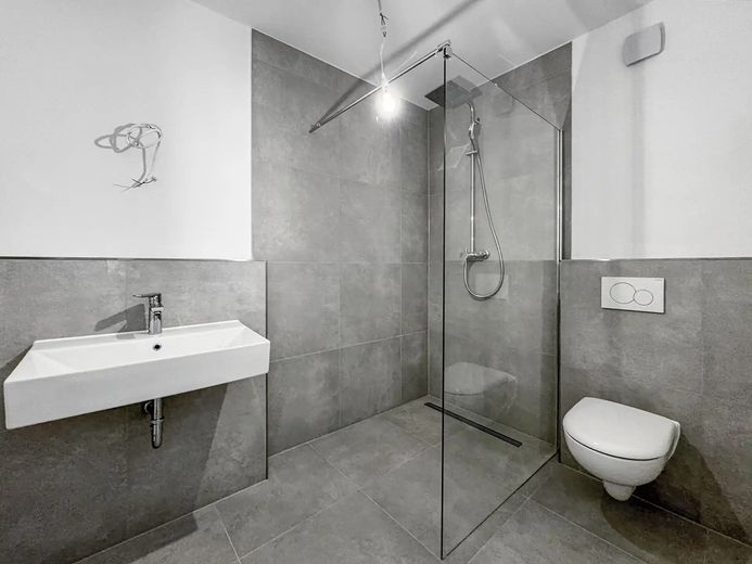 Neubau: 3,5 Zi. Traumwohnung in Panoramalage inkl. Stellplatz – Foto 13