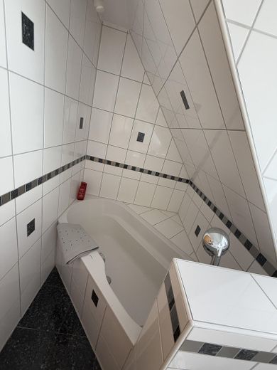 Bad OG mit Eckbadewanne