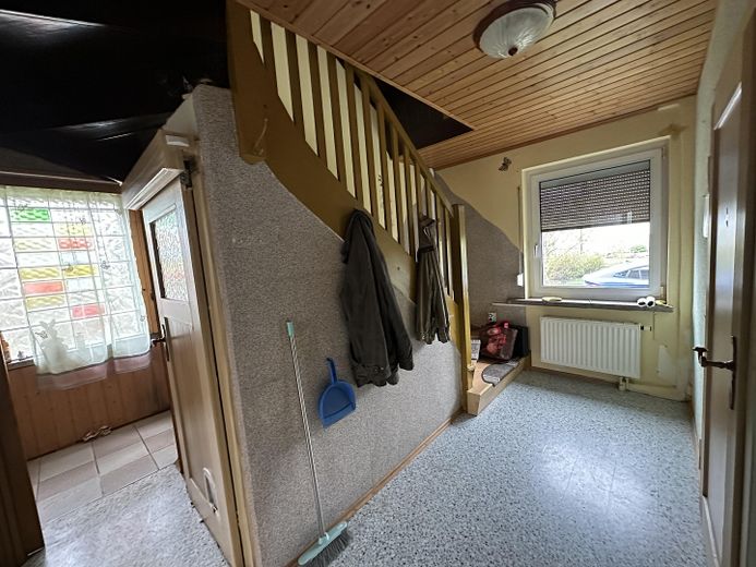 Eigenheim am SW-Stadtrand mit schönem Garten – EG Flur, leicht verzerrt