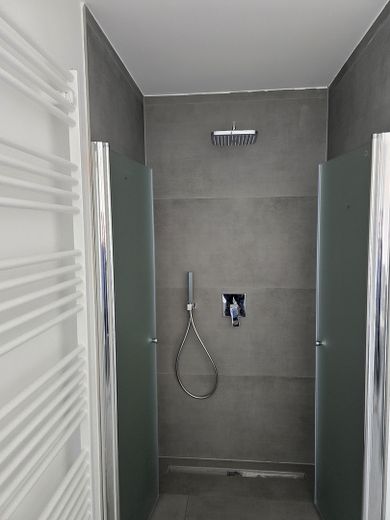 Neubau! Exklusive 3-Zimmer Wohnung mit Balkon! – Duschbereich