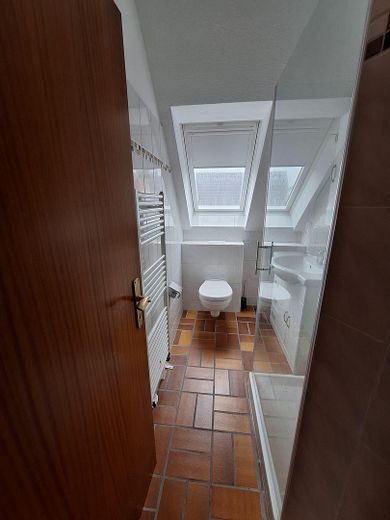 Incantevole appartamento di 2 locali vicino all'UNI / FH con balcone – Eingang Badezimmer