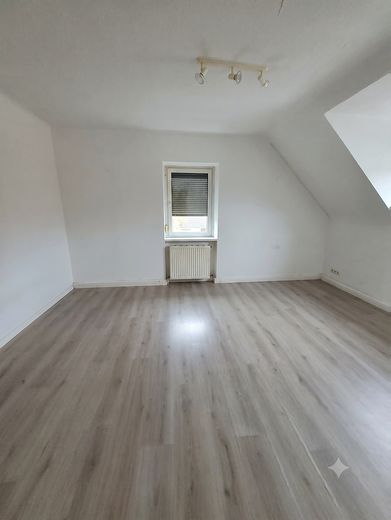 Investment property: fully rented apartment building with expansion reserve - 7 apartments & 4 parking spaces – rechte Haushälfte
