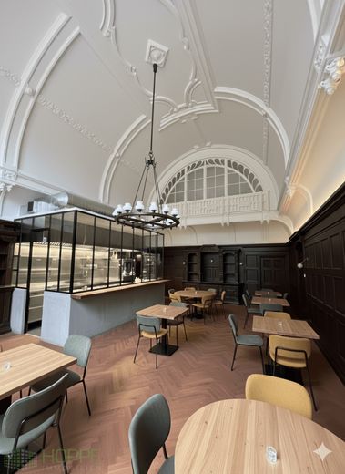 Schloss Siethen - Repräsentative Büro-, Kanzlei- oder Praxisräume in Seenähe – Restaurant (Einrichtungsbeispiel KI generiert)