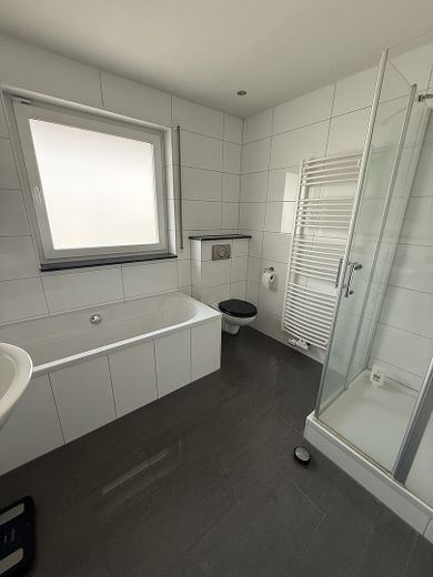Modernisiertes Reihenmittelhaus mit Doppelgarage, PV-Anlage, Klima und hochwertiger Ausstattung – Foto 12